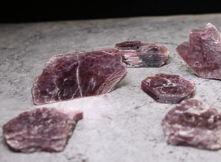 鋰云母礦石進口清關(guān)代理流程及費用一站式門到門